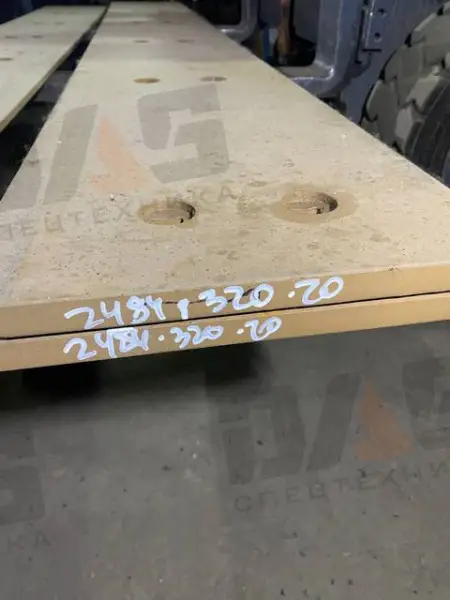 Нож ковша для LW300F (2484х320х20) с отверстиями (СТ45) (12 отверстий) н/о