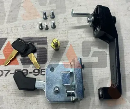 Ручка двери кабины в комплекте CDM308